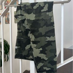 Lululemon Camo Wunder Under 25”